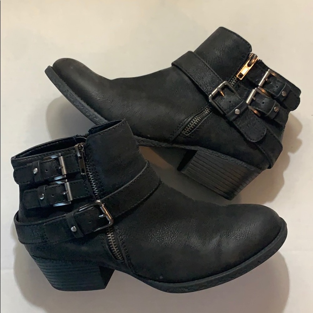 Sonoma black buckle booties